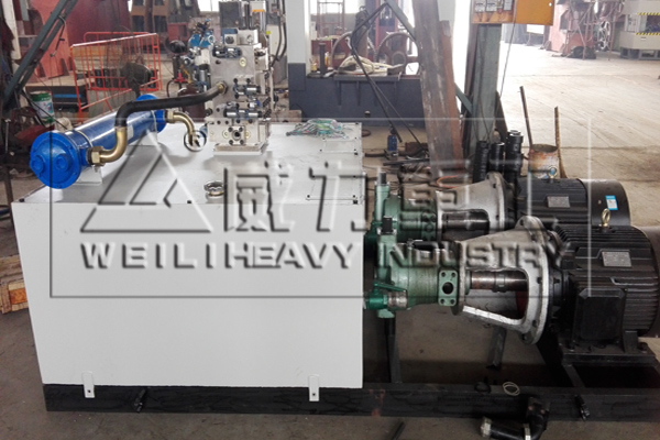 飛機(jī)尾翼四柱液壓機(jī)泵站