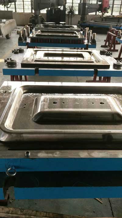 4000噸火車門(mén)拉伸成型液壓機(jī)模具